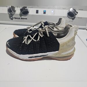 Nike Lebron 18 Black White Gum Athletic Sneakers Size 5Y